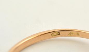 Arany(Au) 14K gyűrű gyémánt kővel, jelzett, méret: 57, bruttó: 2 g