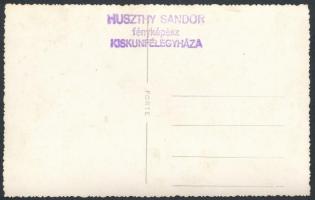 Kiskunfélegyházi focicsapat csoportképe, fotólap, Huszthy Sándor kiskunfélegyházi fényképész felvéte...