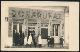 cca 1930 Budapest, Váczi körút(Bajcsy-Zsilinszky út), Ullmann Bőráruház, fotólap, hátoldalon feliratozva, felületén törésnyommal, 9x14 cm