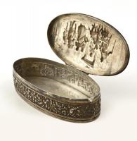 cca 1880 holland ezüst (Ag.) kis doboz, sörözős jelenettel, préselt, jelzett, mesterjeggyel (Z.Z), j...
