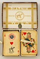 11 pakli kártya(közte 7 Piatnik), benne kávéházi tarokk, 2 pakli adóbélyeggel, belga és USA gyártmán...