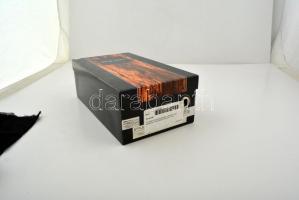 Porcelán és kerámia figurák, néhányon apró lepattanás, több jelzett, összesen: 7 db