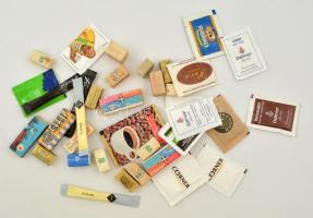 36 db főként régi bontatlan cukorkás zacskó és csomagolt kockacukor