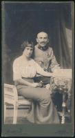 cca 1880-1900 Katontiszt fotója feleségével, a katonatiszt ruháján kitüntetések, Veszprém, Somogyi Sándor, 20x11 cm.