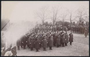 cca 1934-1938 Ünnepi megmelékezés, katonasággal, Mosonmagyaróvár, 9x14 cm.