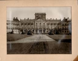 cca 1930-1940 Esterházy-kastély, Fertőd, 2 db fotó paszpartuban, a paszpartun foltokkal, 16x22 cm és 16,5x22,5 cm.