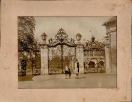 cca 1930-1940 Esterházy-kastély, Fertőd, 2 db fotó paszpartuban, a paszpartun foltokkal, 16x22 cm és...