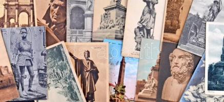 Kb 84 db VEGYES külföldi városképes lap szobrokkal, sok olasz / Cca. 84 mixed European town-view postcards with statues and monuments, many Italian