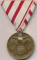 Ausztria 1932. "Háborús Emlékérem 1914-1918" aranyozott Br kitüntetés mellszalagon T:2 javított szalag Austria 1932. "Great War Commemorative Medal 1914-1918" gilt Br medallion on ribbon C:XF restored ribbon