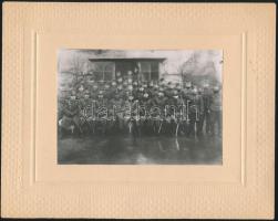 cca 1914-1918 Katonai csoportkép, kartonra kasírozott fotó, 11x15 cm