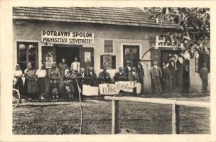 Ipolyvisk, Hontvisk, Vyskovce nad Iplom; Potravny Spolok / Fogyasztási szövetkezet üzlete, igazgató elnök és igazgató, vendéglő / cooperative shop and it's director staff, restaurant (EK)
