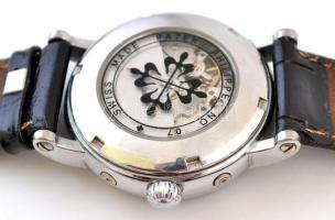Patek Philippe jelzéssel automata karóra igényes, gyűjtői replika. Jelzett tok, bőrszíj. szíj. Naptá...