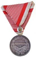 1917. "Károly Ezüst Vitézségi Érem II. osztálya" jelzett Ag kitüntetés modern mellszalagon...