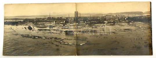 cca 1920-1930 A kiöntött Aranyos folyó Tordán, két részből álló panorámakép, M.Benach fotója, 17x47 cm