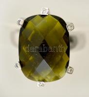 Ezüst(Ag) gyűrű zöld csiszolt üveg kővel, jelzett, méret: 54, bruttó: 6,1 g