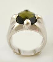 Ezüst(Ag) gyűrű zöld csiszolt üveg kővel, jelzett, méret: 54, bruttó: 7,7 g