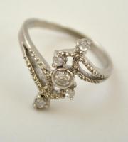 Ezüst(Ag) indamintás apró szintetikus kövekkel kirakott gyűrű, jelzett, méret: 54, bruttó: 2,7 g