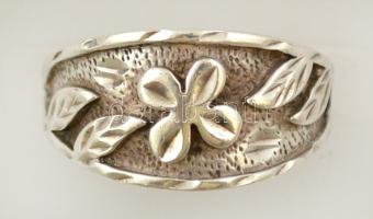 Ezüst(Ag) virágmintás gyűrű, jelzett, méret: 57, nettó: 4,3 g