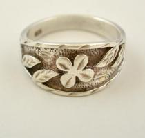 Ezüst(Ag) virágmintás gyűrű, jelzett, méret: 57, nettó: 4,3 g