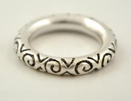 Ezüst(Ag) masszív, mintás kerek gyűrű, jelzett, méret: 55, nettó: 8,1 g