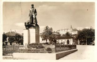 Léva, Levice; M. R. Stefanik szobor, Husztinek-Szenessy vendéglő, üzletek / statue, restaurant, shops