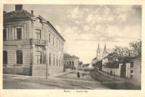 Ipolyság, Sahy; Új takarékpénztár, Római katolikus templom, utcakép / savings bank, church, street view