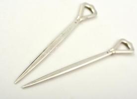 Ezüst (Ag) pecsenyés hústű, 2 db, jelzett, h: 20 cm, nettó: 78,9 g