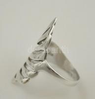 Ezüst(Ag) hullámmintás gyűrű, jelzett, méret: 60, nettó: 4,5 g