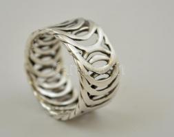 Ezüst(Ag) fonott masszív gyűrű, jelzett, méret: 60, nettó: 7,4 g