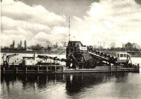 Komárom, Komárno; - 26  db modern fekete fehér képeslap, sok hajóval, kotróhajóval, kikötő / 26 mode...