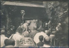1914 Szeged, a fogadalmi templom alapkőletétele, Dr. Glattfelder Gyula csanádi püspök, hátoldalán feliratozva, 11x16 cm