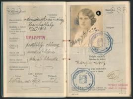 1934-1936 Csehszlovák útlevél, fényképpel, csehszlovák és magyar okmánybélyegekkel, számos bejegyzés...