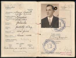 1936-1938 Csehszlovák útlevél, fényképpel, csehszlovák és magyar okmánybélyegekkel, számos bejegyzés...
