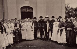 Bessenyőtelek, lakodalom a templom előtt, folklór