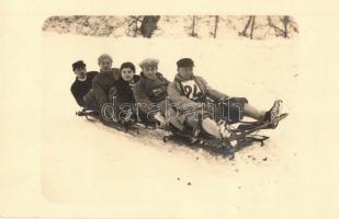 Öten egy kormányozható bobszánban télen / Five people controllable bobsleigh, photo
