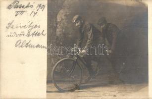 1901 Pásztó, Tandem kerékpár versenyzők / Tandem bicycle racers, photo