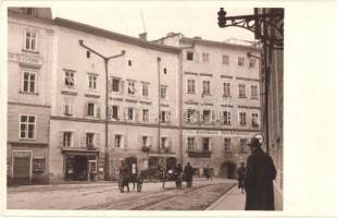 Salzburg, Strassenbild, Gasthaus Stockhammer / street view with guest house, photo