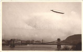 Budapest, Graf Zeppelin LZ-127 Léghajó a Lánchíd fölött, photo