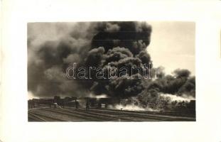 Eger, vasútállomás, tűzoltók próbálnak kigyulladt vagonokat oltani a síneken. Eredeti ritka felvétel! photo