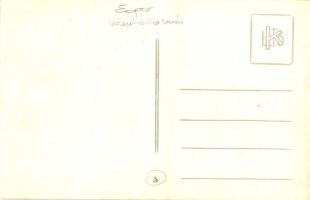 Eger, vasútállomás, tűzoltók próbálnak kigyulladt vagonokat oltani a síneken. Eredeti ritka felvétel...