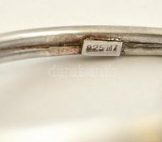 Ezüst (Ag.) karperec, szintetikus kő berakásokkal, jelzett, bruttó 13,9 g