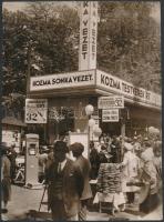 cca 1940 Kozma sonka pultja a Városligetben tartott BNV.n. Nagyméretű, pecséttel jelzett fotó. Fekete. 24x16 cm