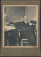 1914 dr. Farkas Lajos (1841-1921) neves jogász, akadémikus, egyetemi tanár fényképe tanári szobájában. 14x18 cm
