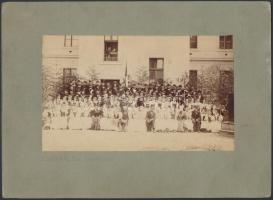 cca 1910 Turócszentmárton (Felvidék) népviseletes tablókép kartonon. 24x17 cm