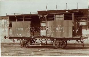 Sérült MÁV vagon / Damaged Hungarian Railways wagon, photo