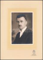 1948 dr. Kiss Ferenc (1875-1941) anatómia professzor kartonra ragasztott fotója. Strelisky 1929. 10x14 cm