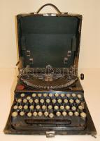 cca 1924 Remington Portable hordozható táska-írógép magyar billentyűzettel, eredeti tokban. Működőképes, kiváló állapotban!