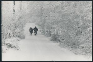 cca 1970 Gyulavári József és Kaiser Ottó 1-1 db jelzett fotóművészeti alkotása, 18x24 cm és 15,5x23 ...