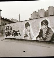 cca 1970 Budapest, a Fővárosi Moziüzemi Vállalat hirdető oszlopai, plakáthelyei, kirakatai, ahol az ...