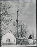 cca 1970 Hajdúnánás, Nagy Gyula rádióamatőr által épített 40 m magas adótorony, vintage fotó, 22x17 cm